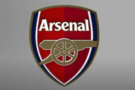 Ish-sulmuesi i Arsenalit shtrihet në spital