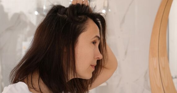 Gjashtë simptoma të fshehura të menopauzës që gratë duhet t’i dinë