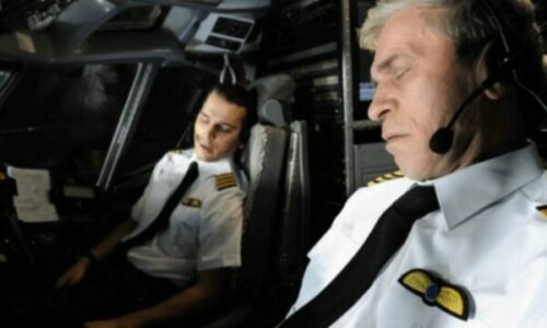 Jeni duke udhëtuar me aeroplan, por pilotin e zë gjumi – çfarë mund të ndodhë?