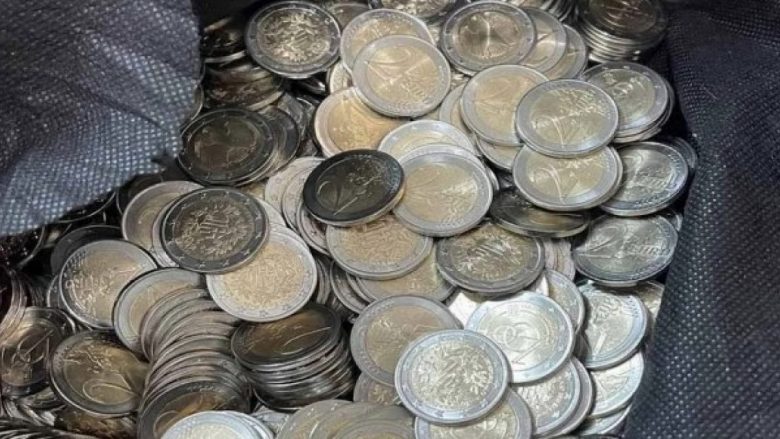 Një person pranoi para metalike të falsifikuara në vlerë 2 mijë euro