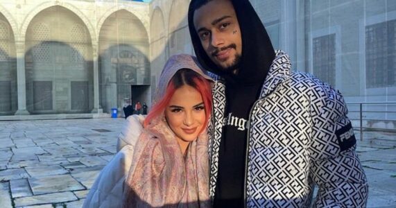 VIDEO/ Karrige e grushta kokës, sulm brutal ndaj reperit të njohur shqiptar në Greqi