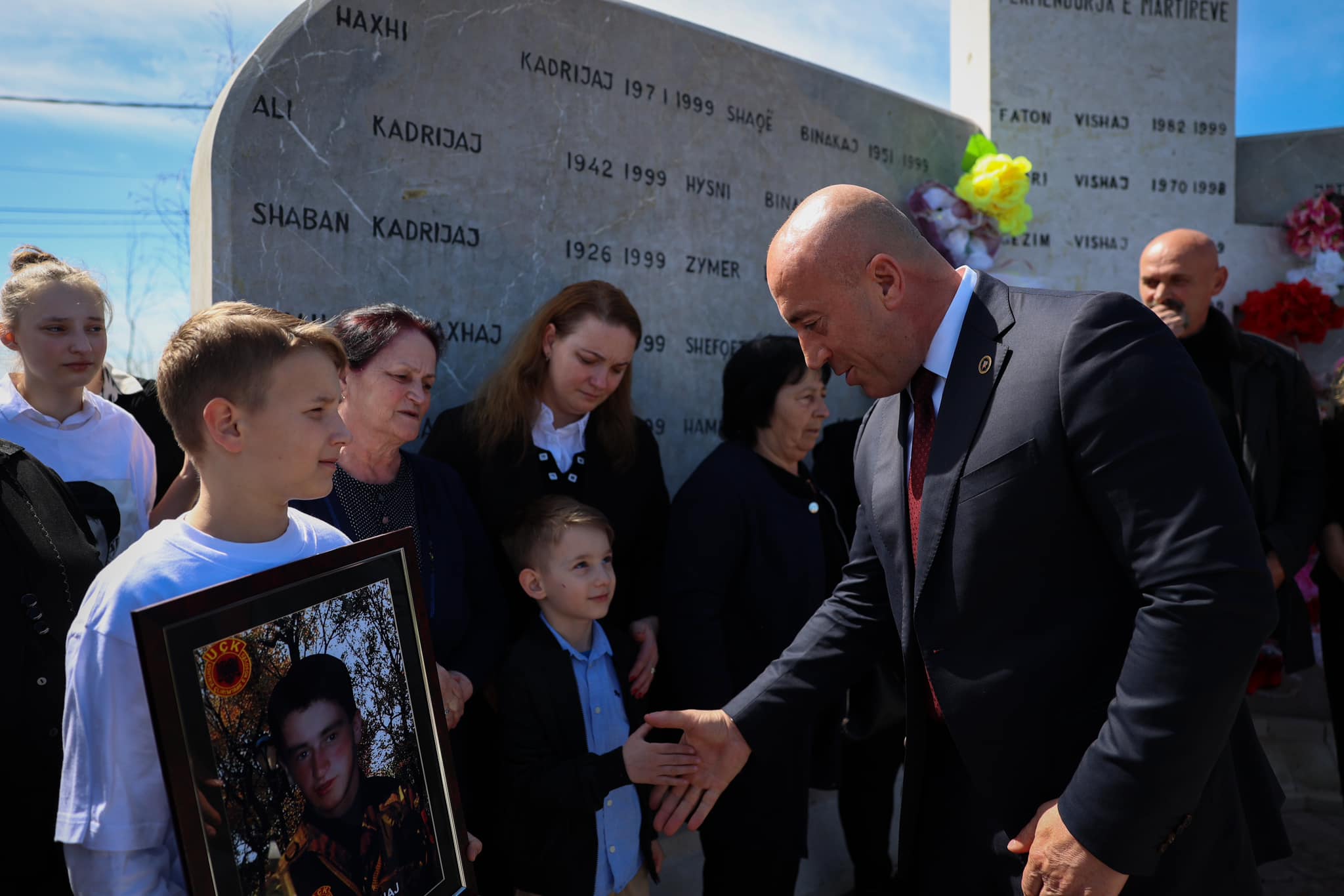 Haradinaj kujton masakrën e Deçanit e Klinës: Kosova në vijë më ushtritë e NATO-s, nderi më i madh për të rënët