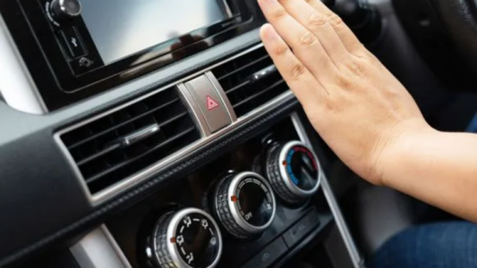 Si ta mbani veturën të freskët gjatë ditëve të nxehta?