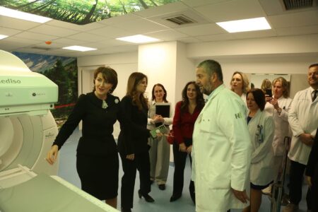 Ish-presidentja Jahjaga tregon si ia siguroi Kosovës pajisjen mjekësore 1.5 milionëshe nga Fondacioni Alwaleed