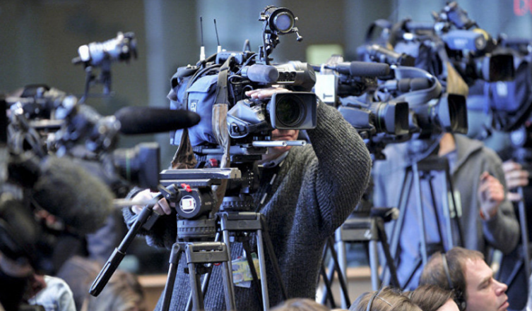 Raporti i DASH-it thotë se politikanët në Kosovë tentuan t’i frikësojnë gazetarët