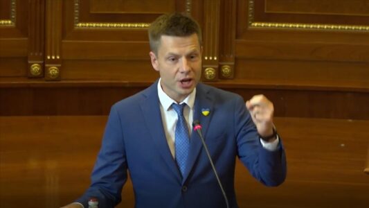 Deputeti ukrainas: Serbia duhet ta pranojë se Kosova është shtet i pavarur
