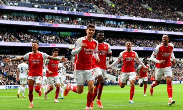 Arsenali e fiton derbin ndaj Tottenhamit, vazhdon si lider në tabelë