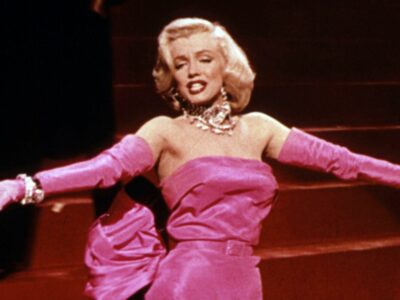 Fustani i famshëm i Marilyn Monroe shitet për shumën marramendëse