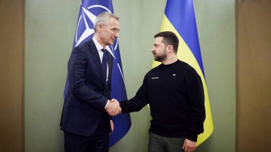 Stoltenberg: Nuk është vonë që Ukraina të fitojë luftën