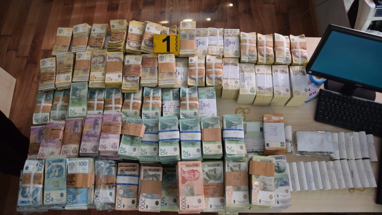 Aksioni i Policisë në veri  U konfiskuan 1 6 milionë euro e mbi 74 milionë dinarë