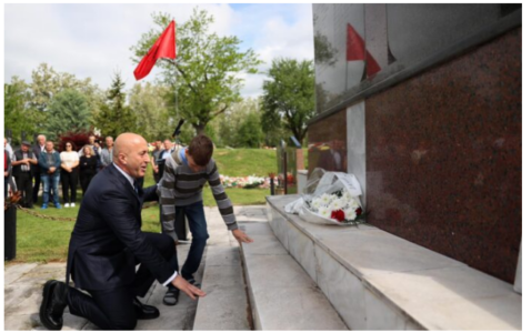 Haradinaj kujton të rënët e Nabërgjanit: Asgjë me shumë se liria e popullit të Kosovës nuk e shpërblen gjakun e të rënëve për liri