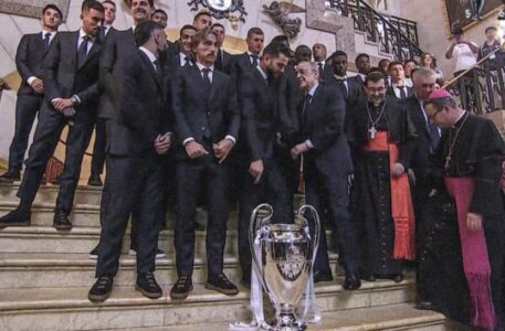 Real Madridi rikthehet në Madrid, e çon titullin në katedrale