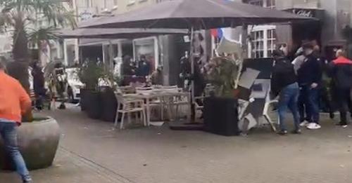 Përleshje mes tifozëve të Anglisë dhe Serbisë, ndërhyjnë 22 vetura policie