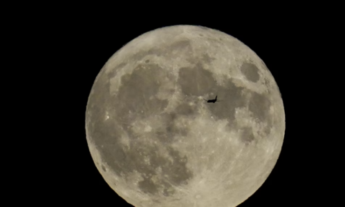 Rusia synon të ndërtojë një central bërthamor në Hënë?!