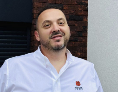 Gazetari Leonard Kerquki reagon pas përplasjes Olluri-Kraki në “Pressing”, i përgjigjet edhe Donika Gërvallës