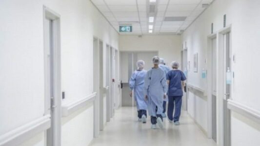 Aktakuzë ndaj një mjeku në Prizren – detyroi pacienten ta kryente lindjen në një spital privat
