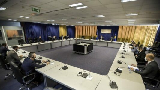 Komunat i reagojnë Elbert Krasniqit – 23 milionë euro ‘rritje’, 126 milionë euro humbje