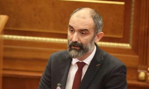 E rrezikshme| Abrashi thirrje militantëve t’i sulen Gurit të LDK-së: Ai është adresa