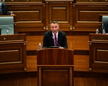 Lekaj i ashpër me VV: E turpshme dhe e rrezikshme të krahasohen luftëtarët e lirisë me Listën Serbe