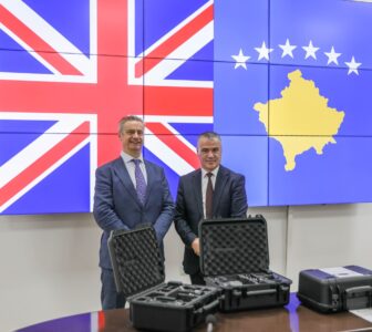 Ambasada britanike i dhuron katër dronë Policisë së Kosovës