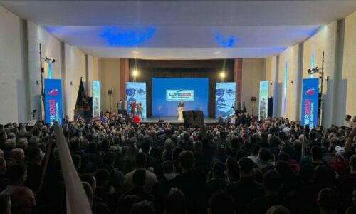 Abdixhiku mesazh Qeverisë: Mbani familjarët larg parave të shtetit