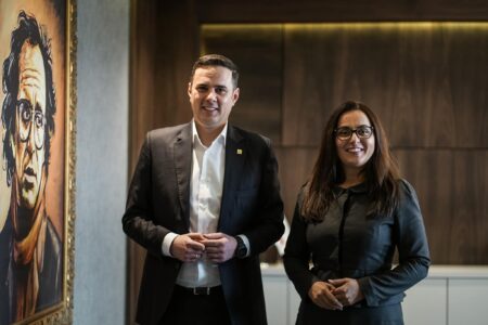 Abdixhiku thirrje: Përveç Prishtinës, t’i ndalojnë doracakët edhe komunat e tjera, t’i mbrojmë fëmijët nga eksperimentet e pushtetit