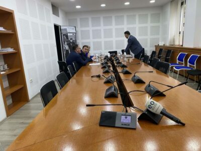 Dështon në mungesë kuorumi mbledhja e Komisionit për Ekonomi