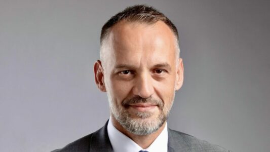 Zv.kryeministri i RMV zbulon si u kërcënua me jetë: Më erdhi e-mail