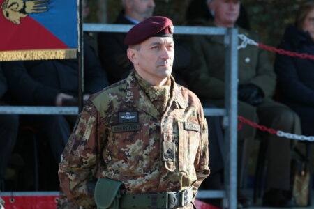 Komandanti i KFOR-it për bllokadën në Kuvend: Mjedisi i sigurisë është i ndikuar edhe nga situata politike