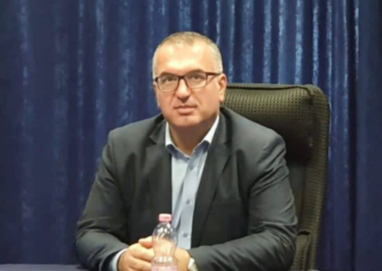 Kërset grushti në ministrinë e Hajrullah Çekut