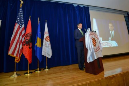 Kush është John Ratcliffe, i emëruar si drejtor i ri i CIA-s që ka lidhje të forta me komunitetin shqiptar në SHBA