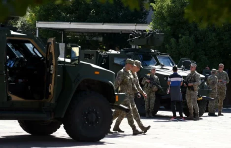 Do të suspendohen dy ushtarët e Malit të Zi që u arrestuan në Kosovë