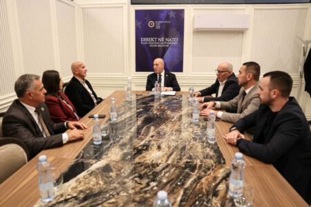 Haradinaj prezanton Greta Kryeziun: Profesionistët më të mirë po bashkohen me vizionin tonë për një Kosovë Fituese