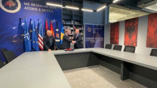 Haki Abazi i bashkohet AAK-së