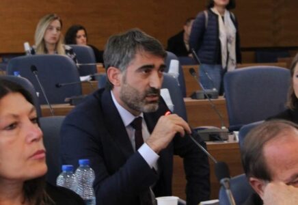 Berat Lahut s’i pëlqejnë veprimet e partisë së tij: Unë s’e pranoj presionin, shfaqje e shëmtuar