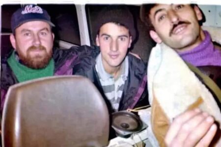 Daut Haradinaj kujton bashkëluftëtarin Mujë Krasniqi: Ju ishit lajmëtar i lirisë, sot jeni themeli i shtetit tonë