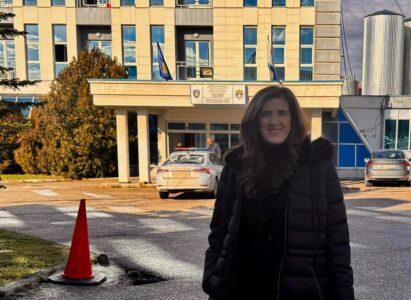 Ganimete Musliu e denoncon në polici anëtarin e Listës “Guxo” Luan Gacaferrin për falsifikim të një fotografie