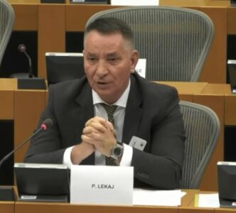 Lekaj nga Parlamenti Evropian: Kosovës t`i hiqen sanksionet, Serbia duhet të ndëshkohet