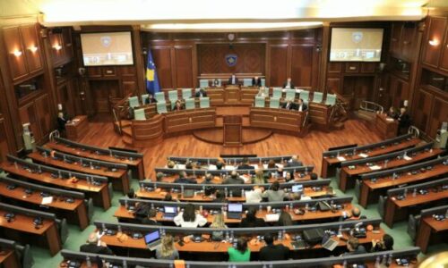 Seanca e natës për të cilën opozita tha se u thirr pa u përfillur procedurat, krejt çka ndodhi në orët e vona