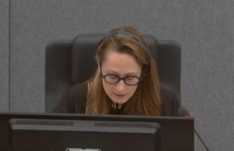 Gjyqtarja Maselot thotë se Thaçi duhet të vazhdojë të qëndrojë në paraburgim