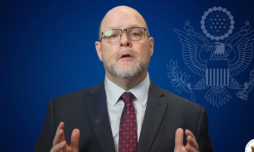 Adresimi i fundit i Hovenierit për kosovarët para largimit: Mezi pres të shoh çfarë do të arrini në vitin 2025