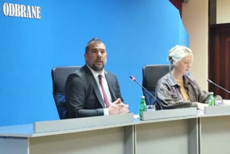 Ministri malazez për ushtarët që u paraburgosën në Kosovë: Të lirohen, masa prej 30 ditësh ‘dënim drakonik’