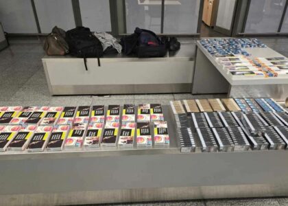 Dogana parandalon futjen e cigareve ilegale në Aeroportin Ndërkombëtar të Prishtinës