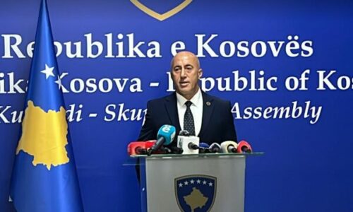 Haradinaj sot del në një konferencë për media