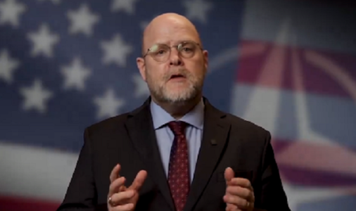 Hovenier: Kosovën e ndihmuam të dalë nga tmerret e spastrimit etnik të regjimit të ish-udhëheqësit fashist të Serbisë, Sllobodan Millosheviçit