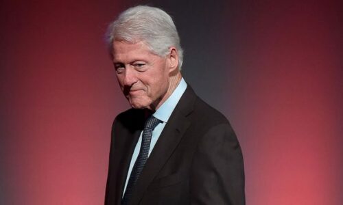 Bill Clinton shtrohet në spital