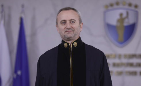 Profil: Kush është Nexhmi Rexhepi, kryetari i ri i Kushtetueses