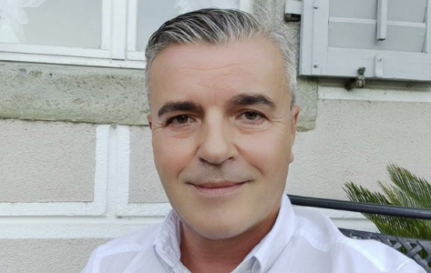 Kandidati i VV-së për deputet me një deklaratë të çuditshme: Albin Kurti po e bën Kosovën me 23 mijë foshnja për 10 muaj