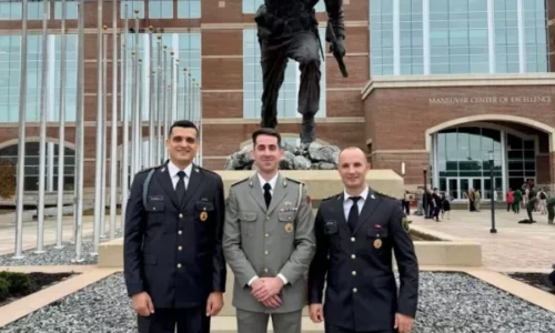 Oficerët e FSK-së diplomojnë në Shtetet e Bashkuara