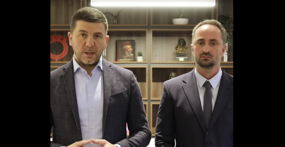 Djali i Shkurte Fejzës i bashkohet PDK’së, Krasniqi: Arbër Behluli do të formësojë të ardhmen e Kosovës nga brenda Kuvendit (VIDEO)